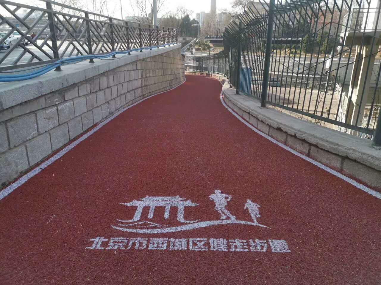 安装塑胶跑道正确的方法有哪些?