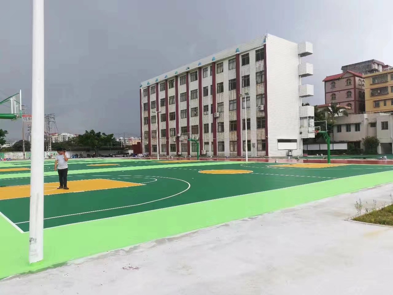 山东德州平原****大卦中学篮球场